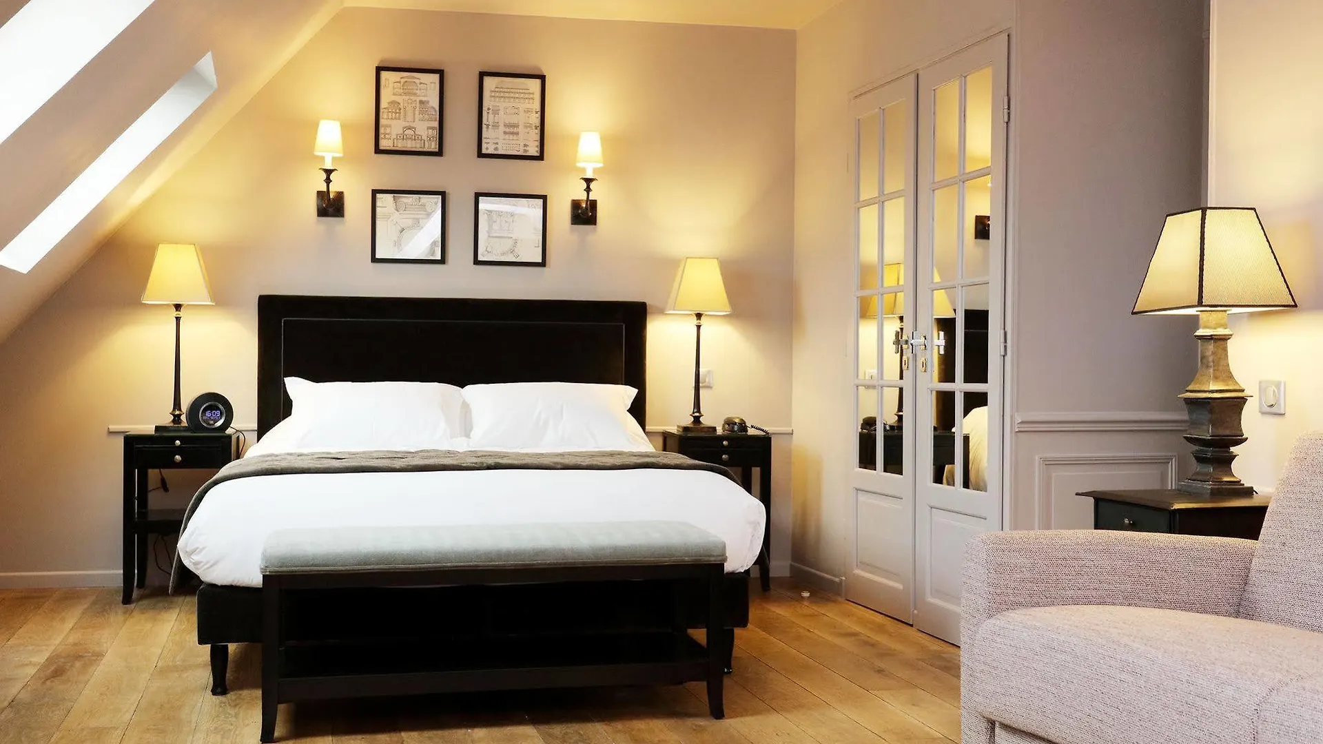 Hotel Saint-Louis Pigalle 3*